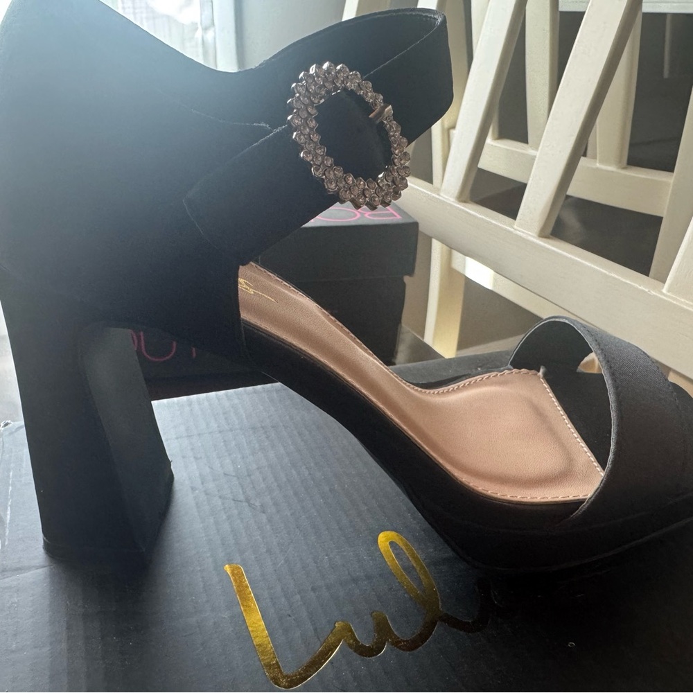 Lulus Women's Block Heel Sandals with Crystal Buckle size 8
